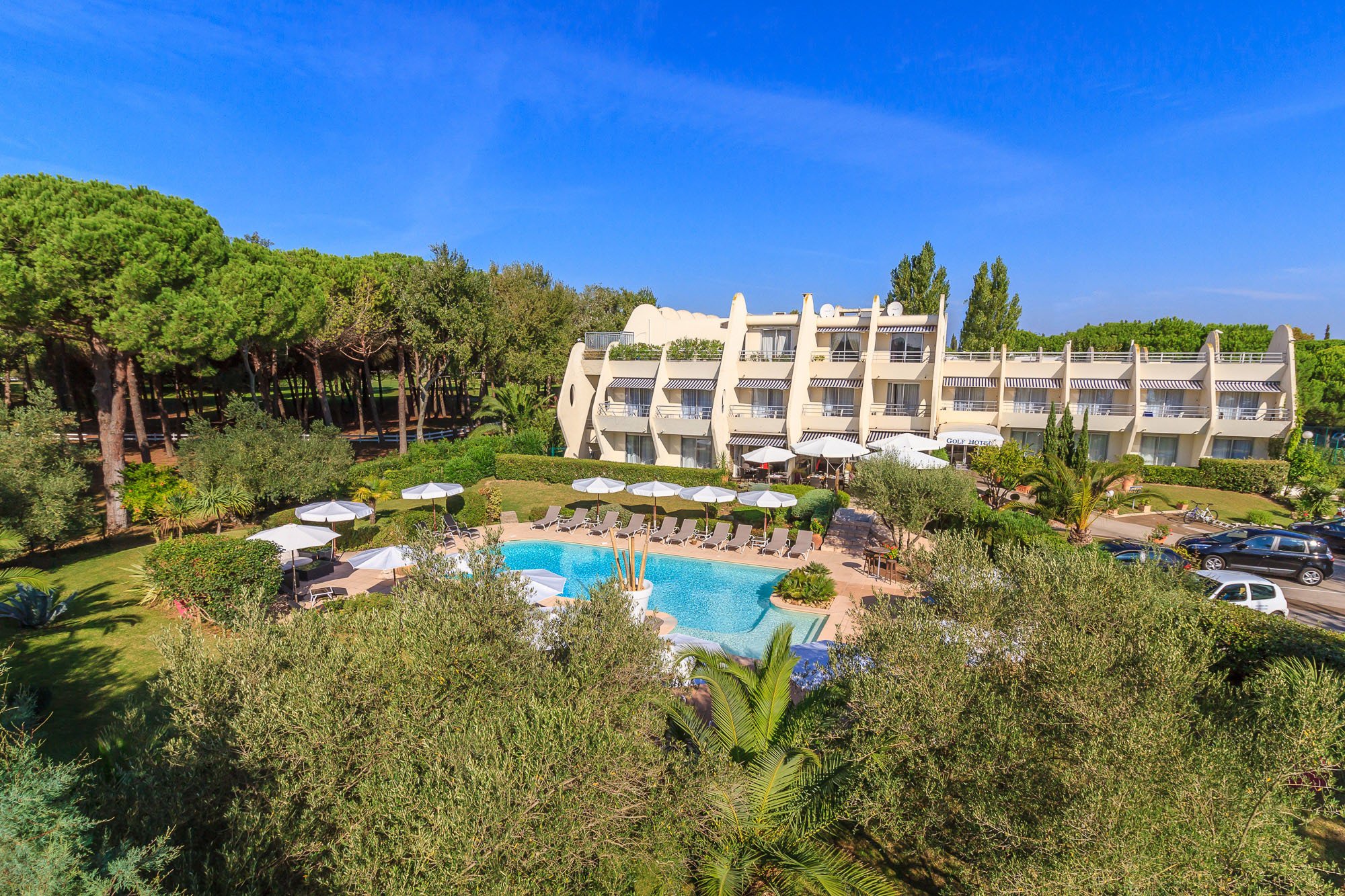 GOLF HOTEL